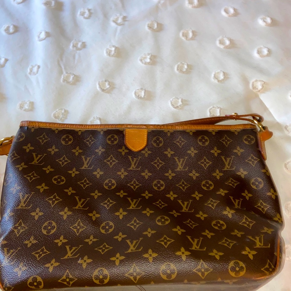 Graceful PM Louis Vuitton